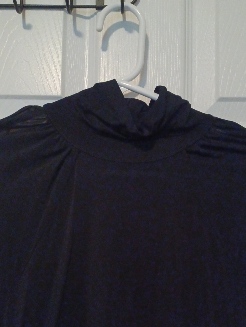 << Women's Long-Sleeve Mock Neck Bodysuit - Black With Pickaboo Sleeves Size M - Picture 4 of 13